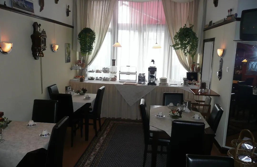 Staten Hotel-1
