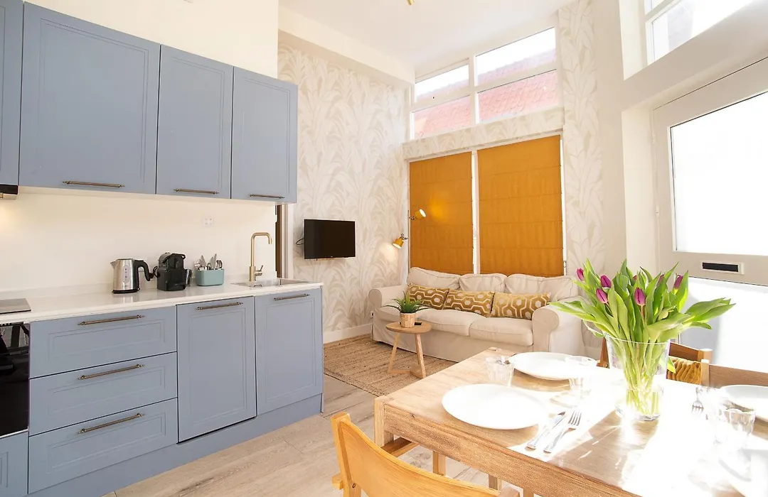 Contemporary Apartment Near The Beach-1