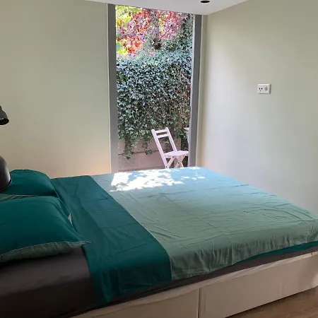 Tinyhouse Scheveningen beach FREE gated parking-2