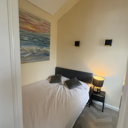 Renovated & Private Tinyhouse Den Haag Short Stay Appartment-3