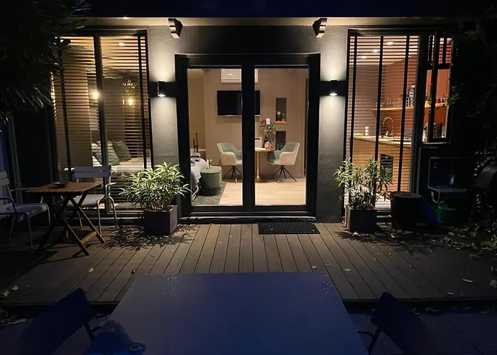 City Oasis With Private Parking Den Haag