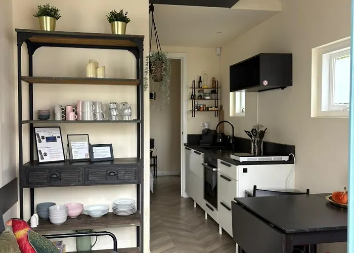 Renovated & Private Tinyhouse Den Haag Short Stay Appartment
